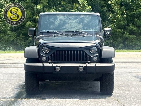 Used 2018 Jeep Wrangler Unlimited Sport S AWD/4WD image 2
