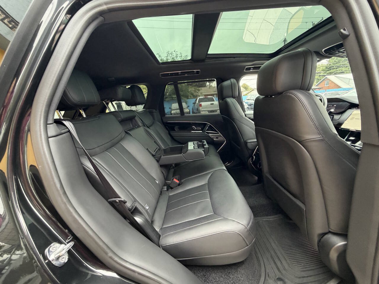 Used 2025 Land Rover Range Rover SE AWD/4WD image 26