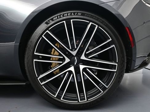 Used 2024 Aston Martin DB12 Coupe image 26
