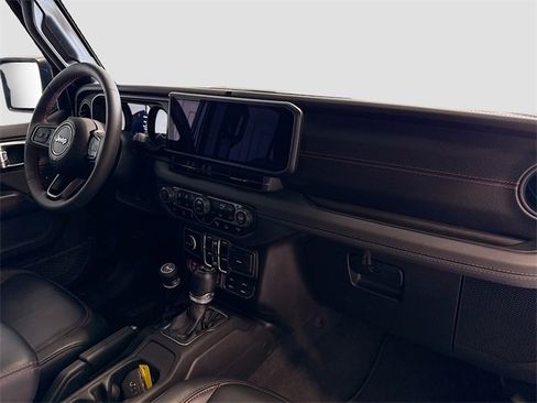 Used 2024 Jeep Wrangler Unlimited Rubicon image 25