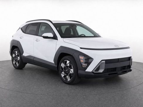 Used 2024 Hyundai Kona SEL FWD image 2