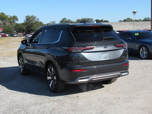New 2025 Mitsubishi Outlander SEL image 5