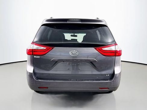 Certified 2017 Toyota Sienna LE FWD image 7