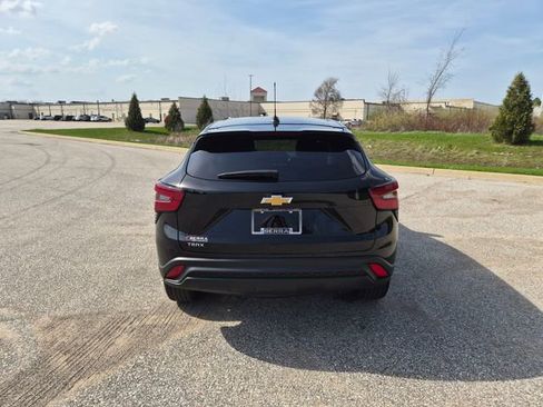 Used 2024 Chevrolet Trax LS w/ LS Convenience Package image 6