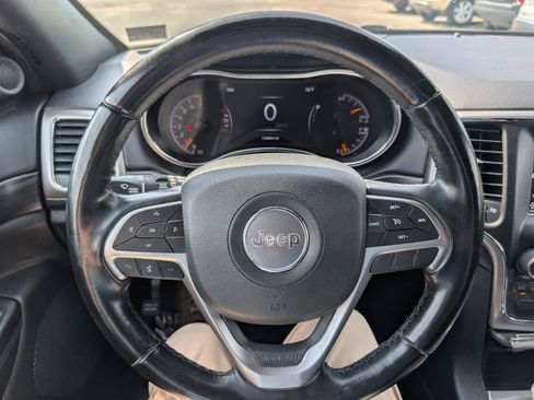 Used 2021 Jeep Grand Cherokee Laredo AWD/4WD image 18