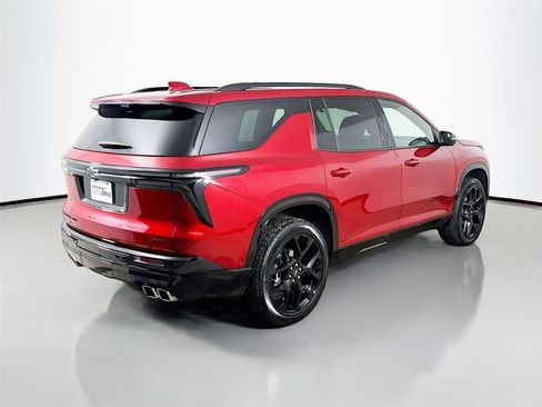 Used 2025 Chevrolet Traverse RS image 8