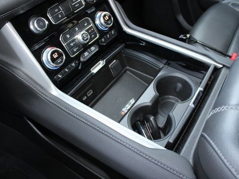 Used 2021 GMC Yukon Denali image 30