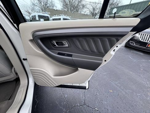 Used 2011 Ford Taurus SE image 33