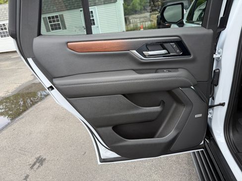 New 2026 GMC Yukon Denali w/ Denali Reserve Package AWD/4WD image 18