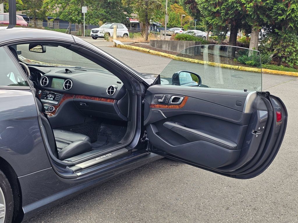 Used 2015 Mercedes-Benz SL 63 AMG image 23