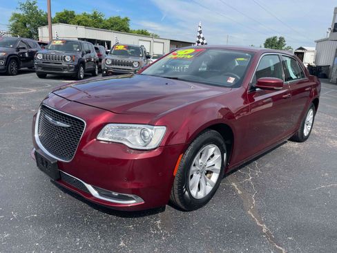 Used 2016 Chrysler 300 Limited RWD image 2