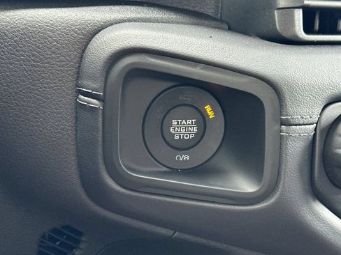 Used 2025 Jeep Gladiator Rubicon AWD/4WD image 22
