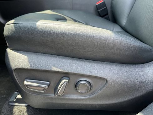 Used 2025 Toyota Grand Highlander FWD image 19