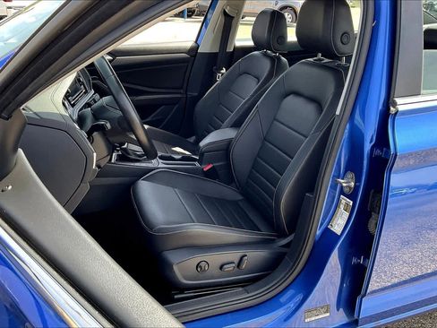 Used 2024 Volkswagen Jetta SE FWD image 8