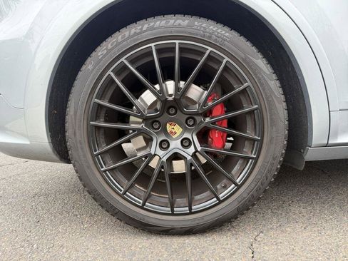 Used 2021 Porsche Cayenne GTS AWD/4WD image 38