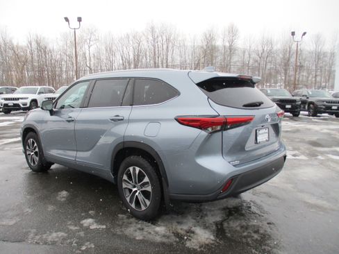 Used 2022 Toyota Highlander XLE image 7