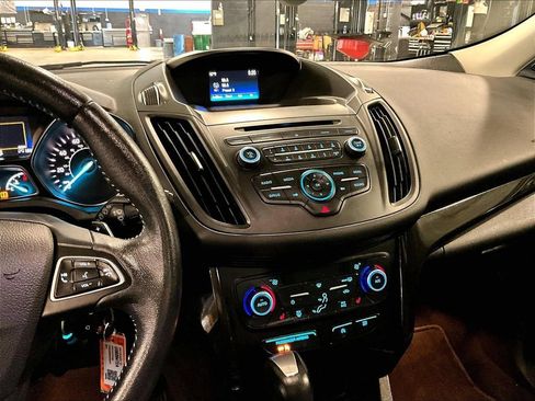Used 2018 Ford Escape SE w/ SE Sport Appearance Package AWD/4WD image 19