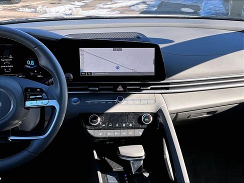 Used 2024 Hyundai Elantra SEL w/ Convenience Package image 18