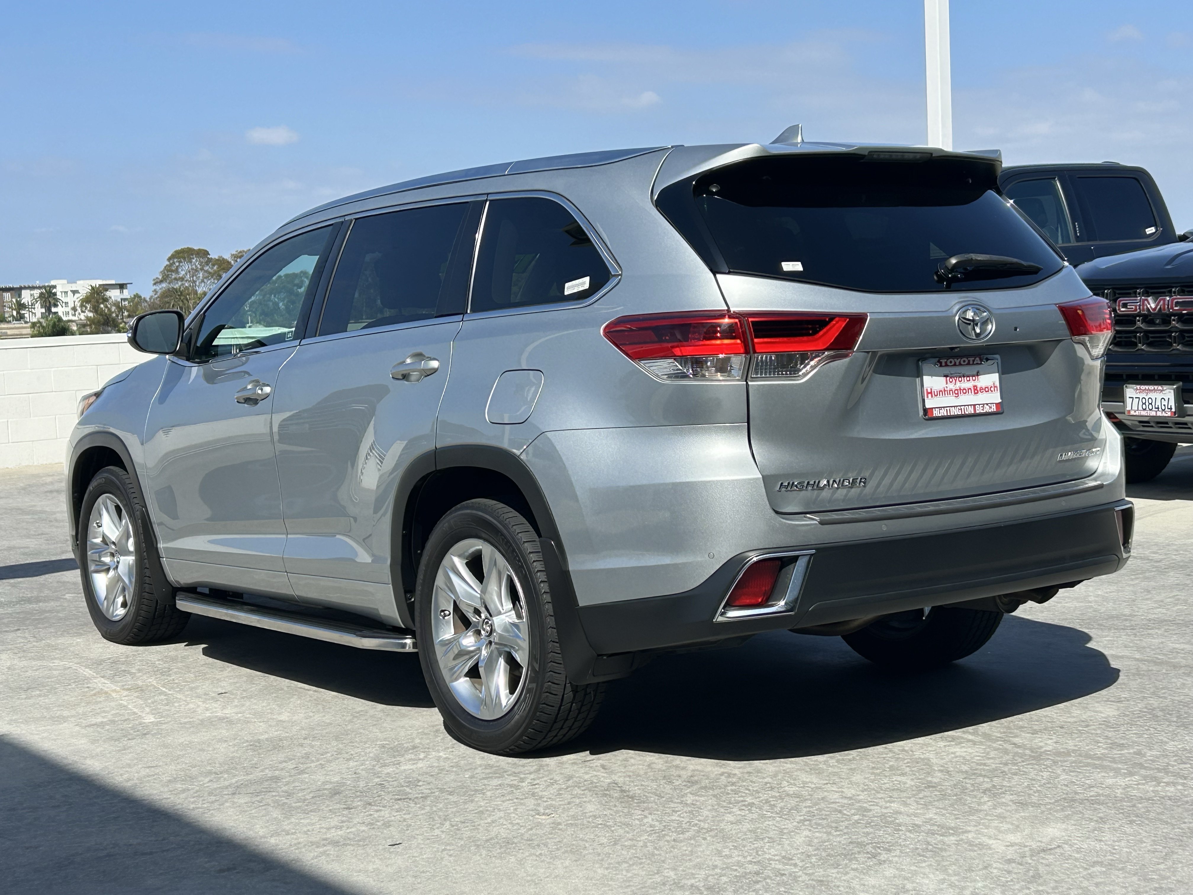 Used 2017 Toyota Highlander Limited w/ Carpet Mat Package AWD/4WD image 5