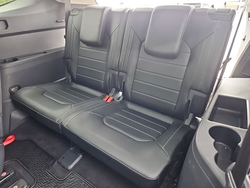 Used 2018 Volkswagen Atlas SEL Premium image 36