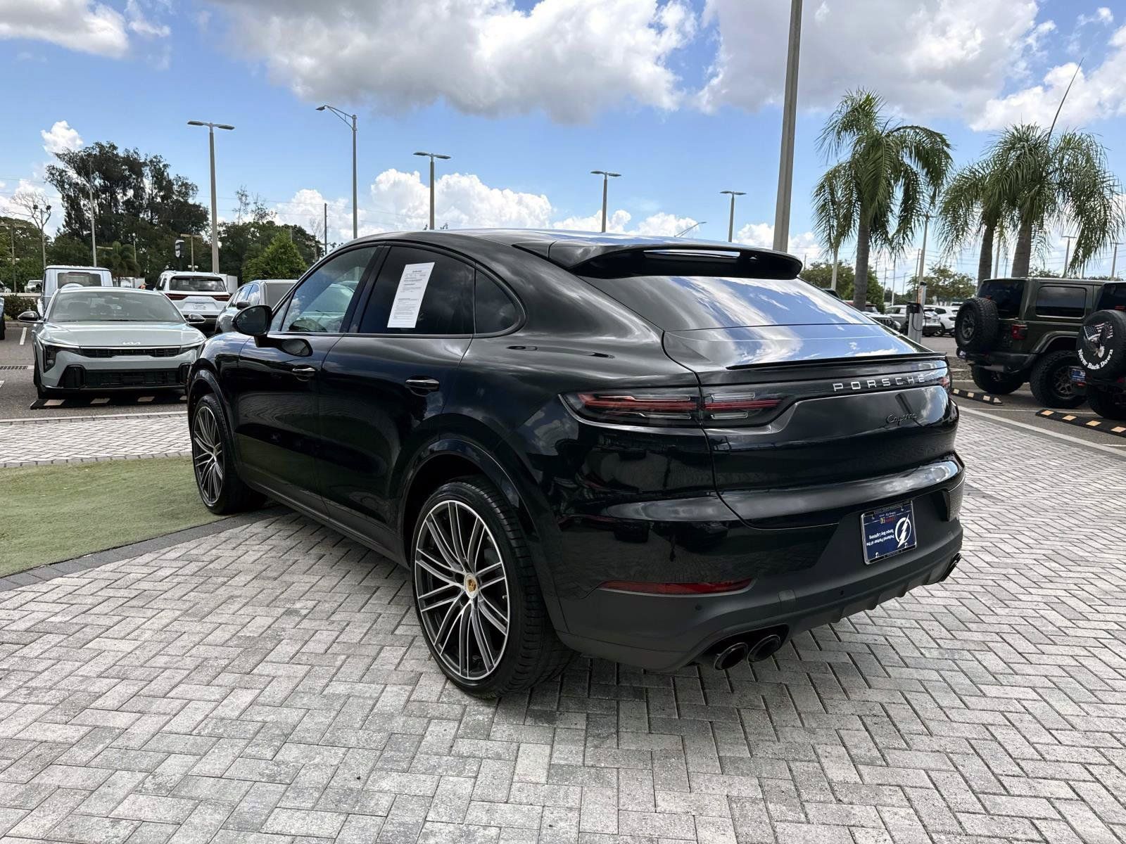 Used 2023 Porsche Cayenne Coupe AWD/4WD image 5