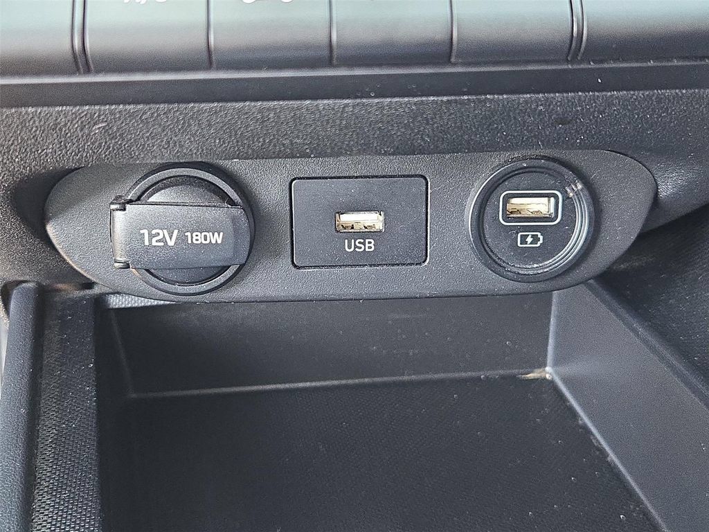 Used 2022 Hyundai Elantra SE w/ Cargo Package FWD image 32