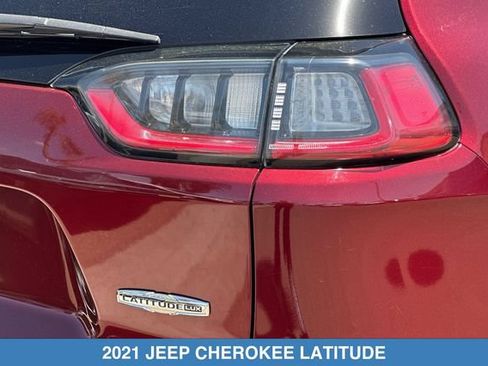 Used 2021 Jeep Cherokee Latitude Lux w/ Comfort/Convenience Group FWD image 29