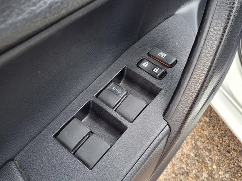 Used 2018 Toyota Corolla SE w/ Carpet Mat Package (TMS) FWD image 13