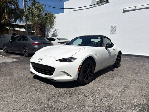 Used 2020 MAZDA MX-5 Miata Sport RWD image 1