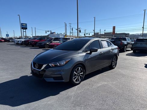 Used 2022 Nissan Versa SV image 7