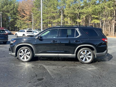 Used 2025 Honda Pilot Touring image 6