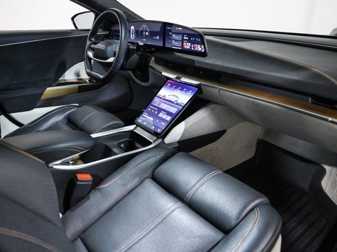 Used 2022 Lucid Air Grand Touring image 19