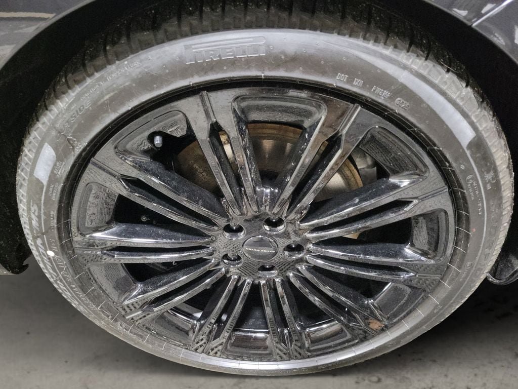 New 2026 Land Rover Range Rover Long Wheelbase SE AWD/4WD image 11