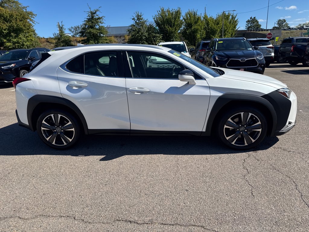 Used 2019 Lexus UX 200 w/ Accessory Package FWD image 9