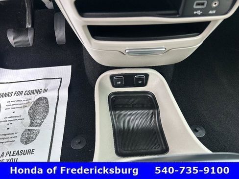 Used 2020 Chrysler Pacifica Touring-L w/ Advanced Safetytec Group image 28