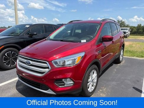 Used 2018 Ford Escape SE w/ SE Sync 3 Package FWD image 2