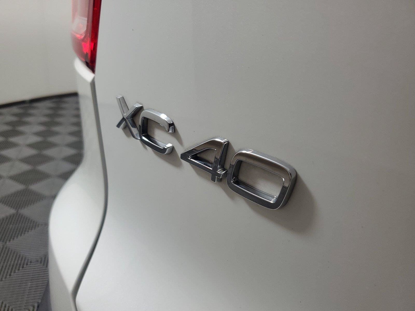 Used 2024 Volvo XC40 B5 Plus w/ Protection Package Premier AWD/4WD image 8