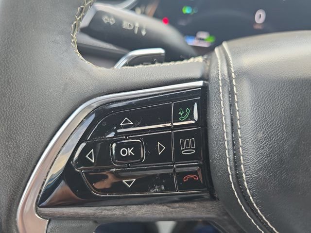 Used 2022 Jeep Grand Cherokee Overland w/ Luxury Tech Group IV AWD/4WD image 31