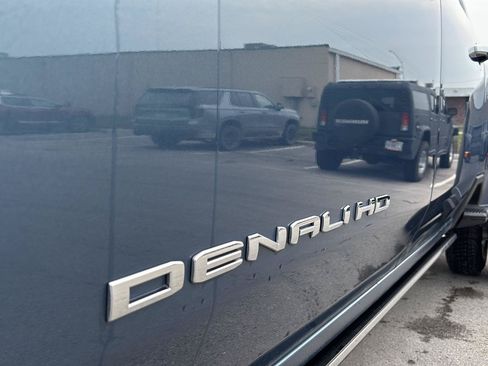Used 2025 GMC Sierra 3500 Denali Ultimate AWD/4WD image 10
