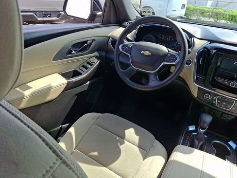 Used 2022 Chevrolet Traverse LS FWD image 15