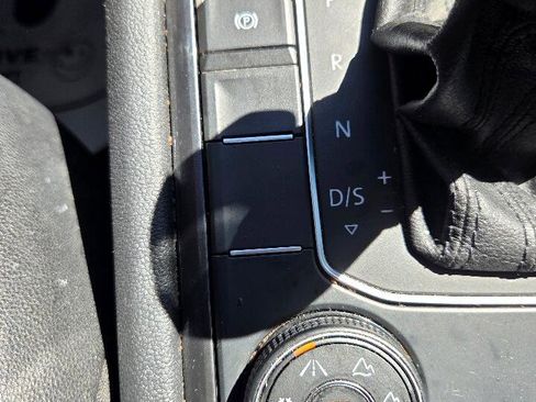 Used 2020 Volkswagen Tiguan S image 26