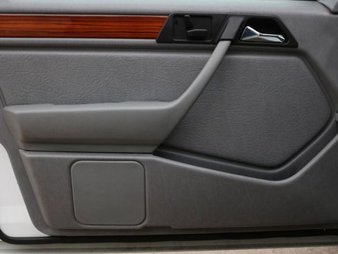 Used 1993 Mercedes-Benz 300 E 2.8 image 18