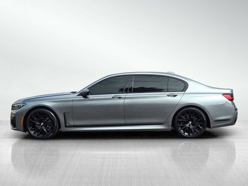 Used 2022 BMW 740i w/ M Sport Package RWD image 7
