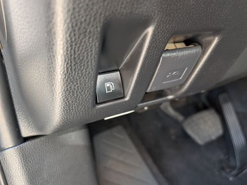 Used 2022 Toyota RAV4 XLE AWD/4WD image 24