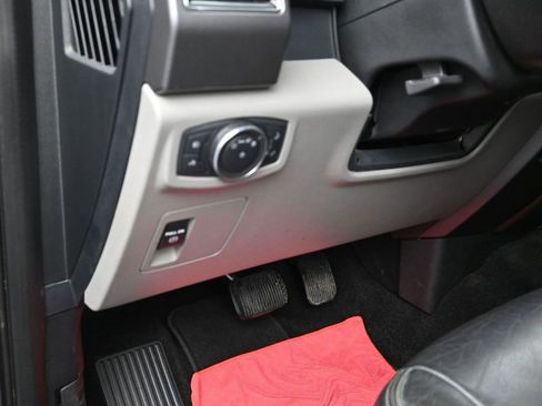 Used 2020 Ford F150 XLT image 11