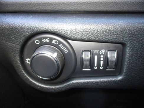New 2026 Chrysler Voyager LX FWD image 29