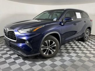 Used 2022 Toyota Highlander XLE FWD video 1