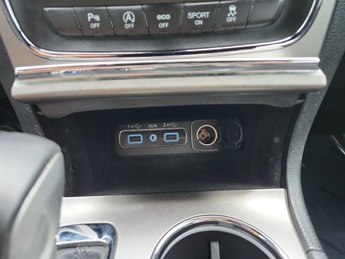 Used 2018 Jeep Grand Cherokee Altitude AWD/4WD image 24