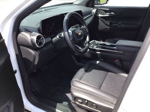 Used 2025 Chevrolet Equinox LT w/ Convenience Package II AWD/4WD image 9