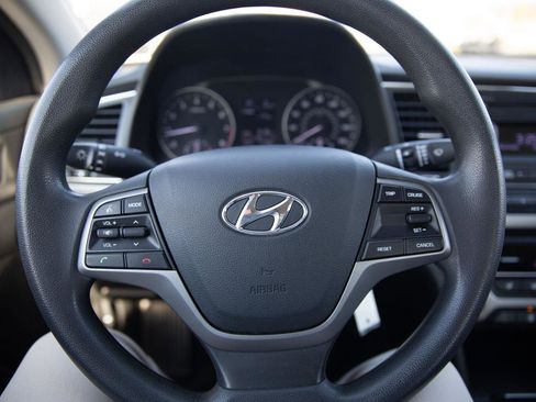 Used 2018 Hyundai Elantra SE image 10